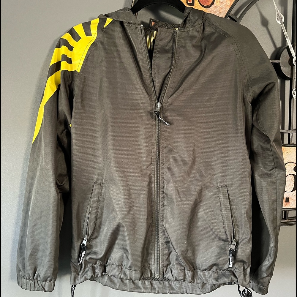Bench Windbreaker